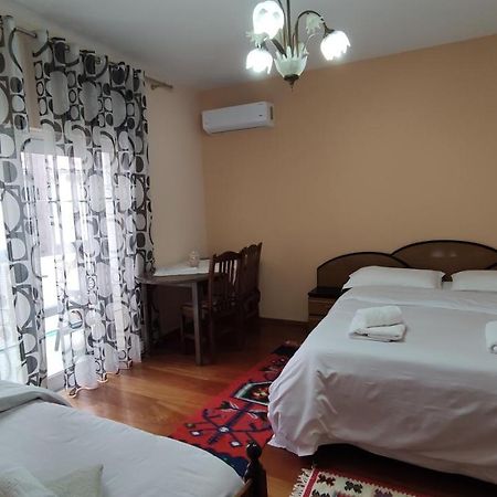 Guest House Katerina Korce Ngoại thất bức ảnh