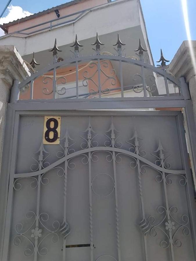 Guest House Katerina Korce Ngoại thất bức ảnh