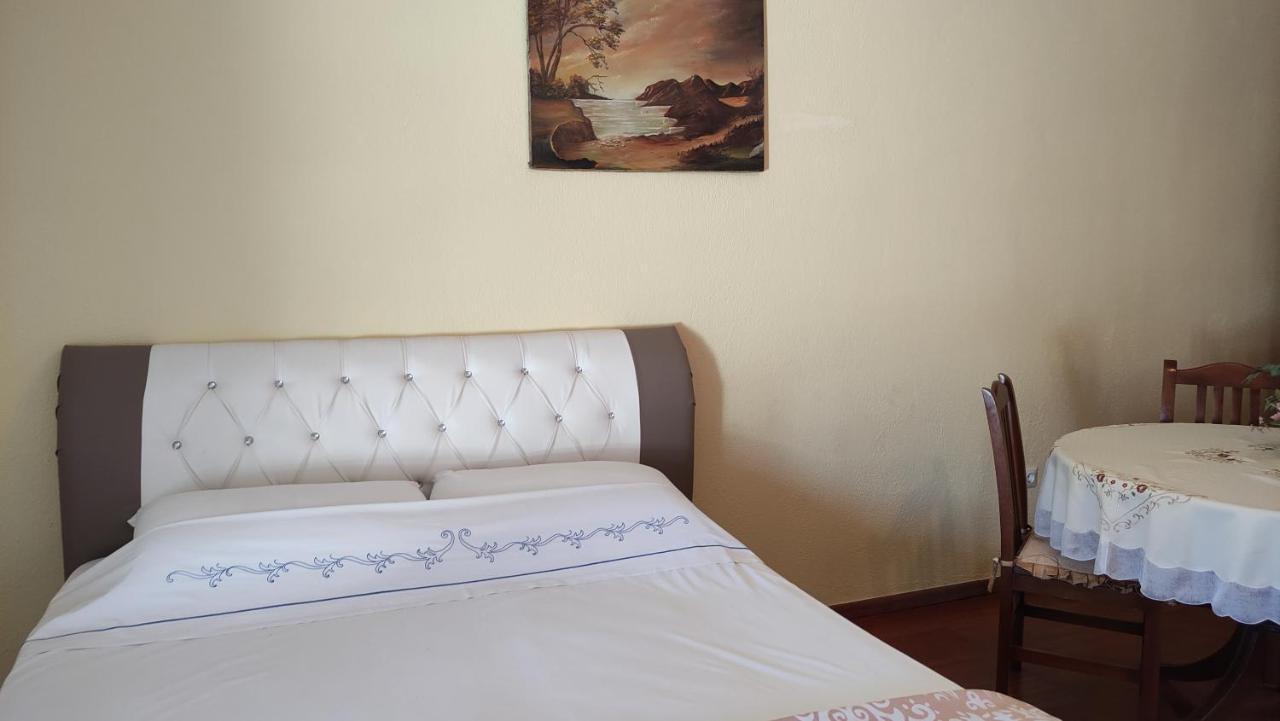 Guest House Katerina Korce Ngoại thất bức ảnh