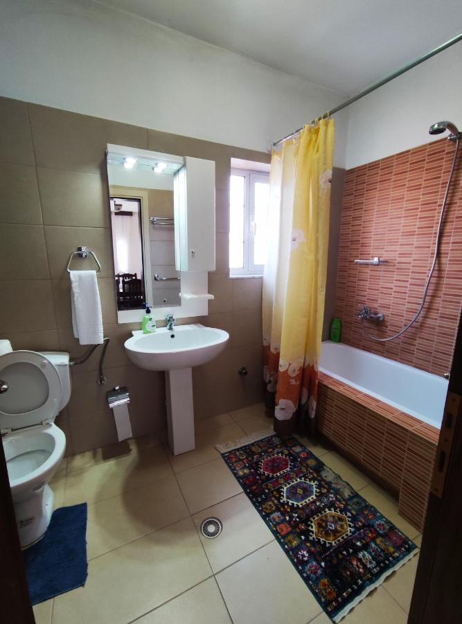 Guest House Katerina Korce Ngoại thất bức ảnh