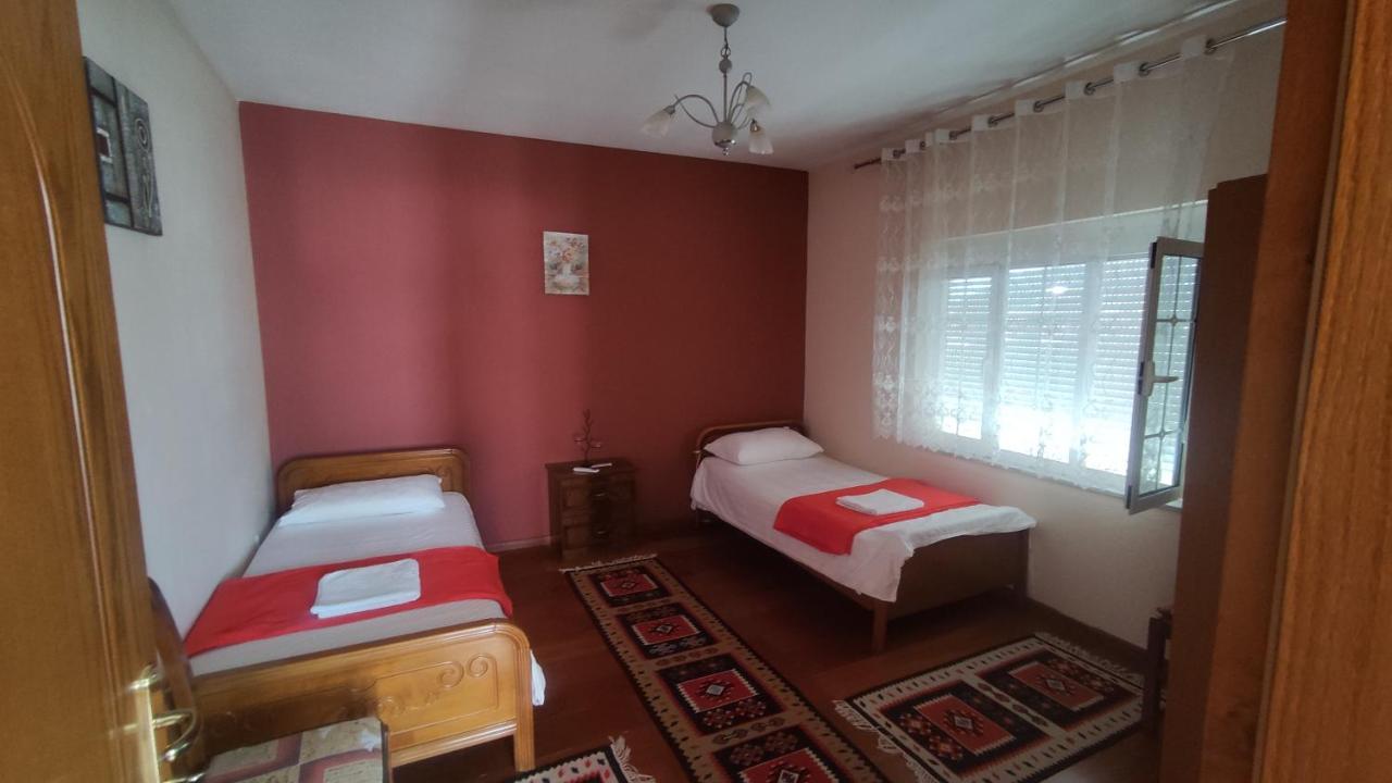 Guest House Katerina Korce Ngoại thất bức ảnh