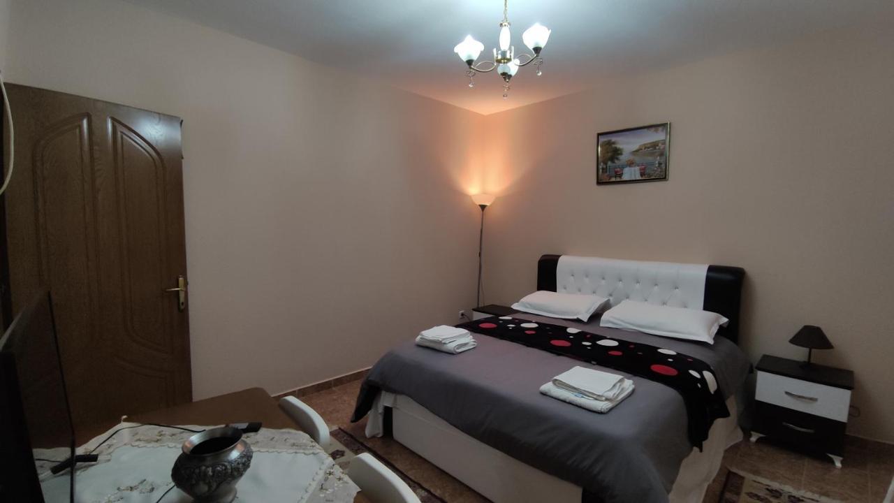 Guest House Katerina Korce Ngoại thất bức ảnh