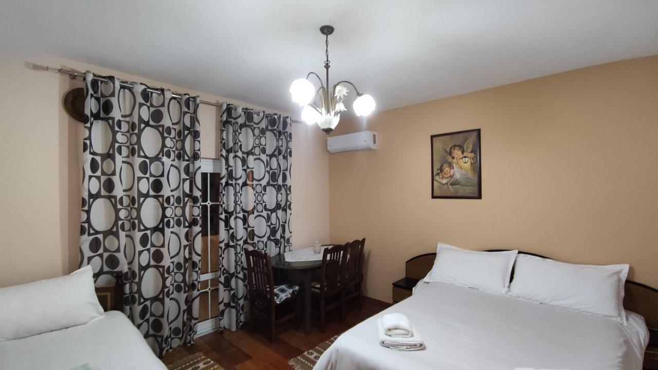 Guest House Katerina Korce Ngoại thất bức ảnh