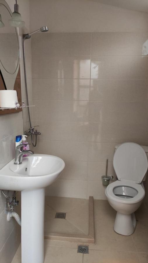 Guest House Katerina Korce Ngoại thất bức ảnh